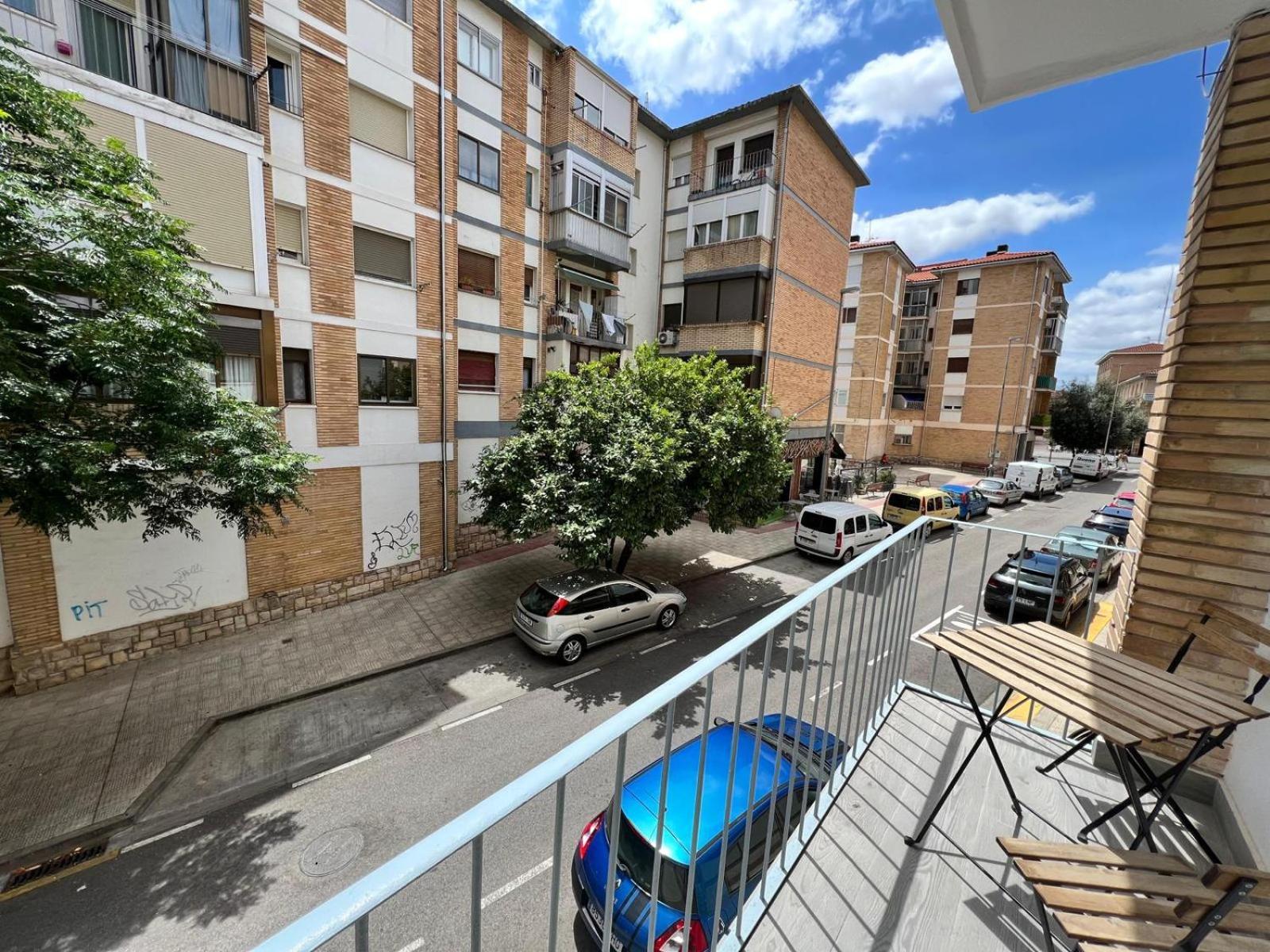 Los Claveles Tudela Luaran gambar